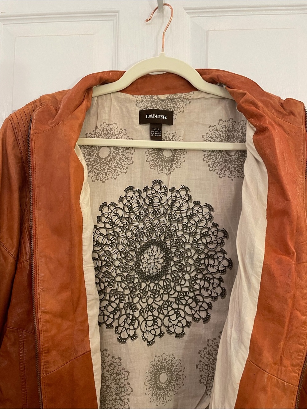 Danier Women’s XL Leather Moto Jacket - Rust Orange - Picture 4 of 10